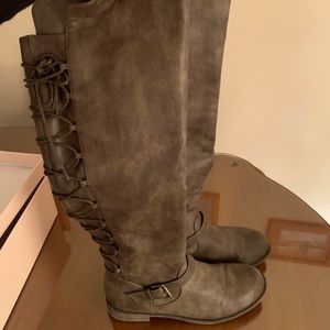 Knee high women’s boots size 9
